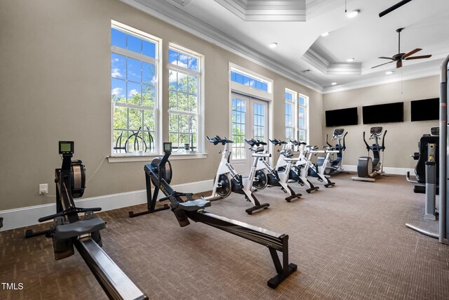 exercise room featuring plenty of natural light, a ceiling fan, baseboards, ornamental molding, and recessed lighting