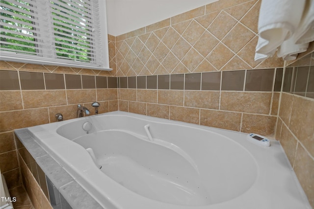 3915 Nottaway Rd, Durham, NC 27707 - bathroom with a bath