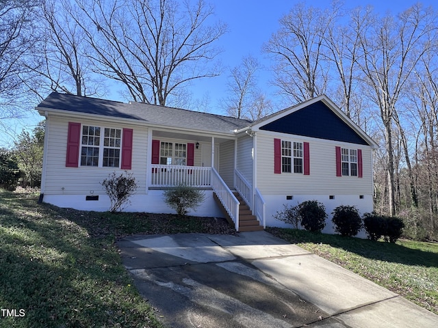 view of front of home featuring crawl space, covered porch, and a front yard