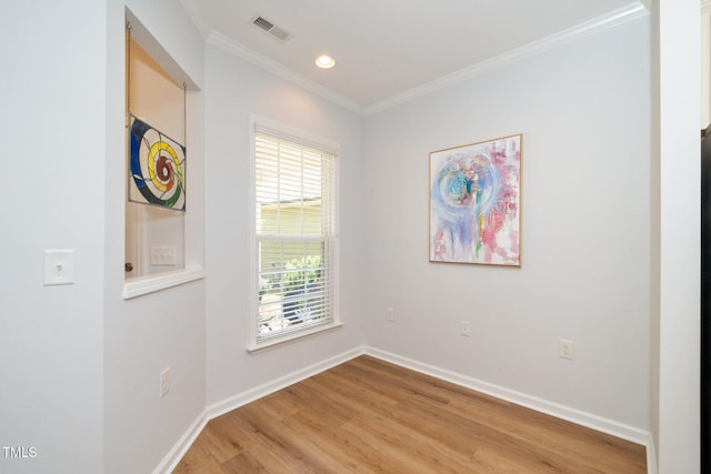 spare room with visible vents, crown molding, light wood-type flooring, baseboards, and recessed lighting