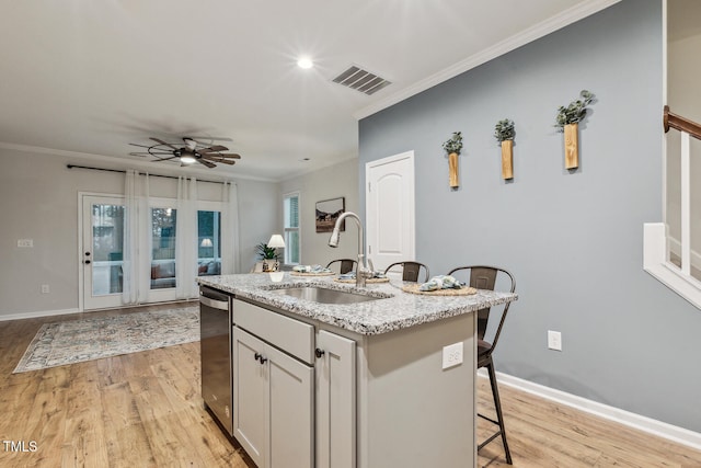 kitchen featuring a sink, stainless steel dishwasher, crown molding, light wood finished floors, and ceiling fan