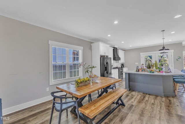 dining room featuring ornamental molding, recessed lighting, french doors, light wood finished floors, and baseboards