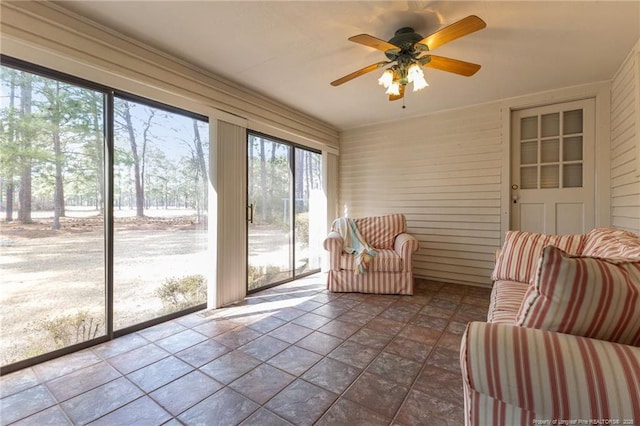 sunroom featuring a ceiling fan