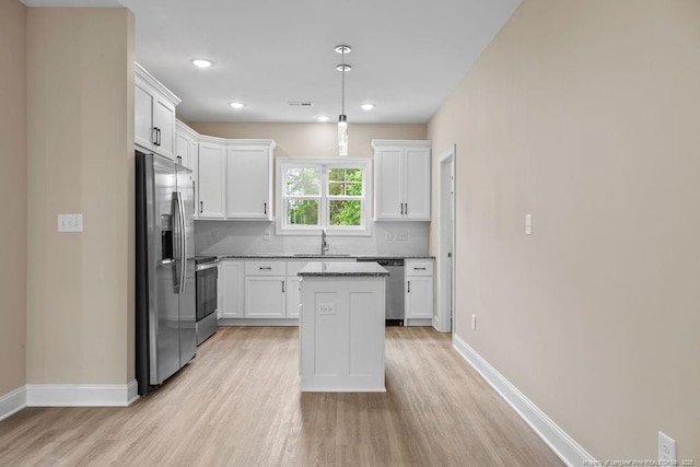 432 Timberline Dr, Fayetteville, NC 28311 - kitchen featuring appliances with stainless steel finishes, a sink, light wood-style flooring, baseboards, and recessed lighting