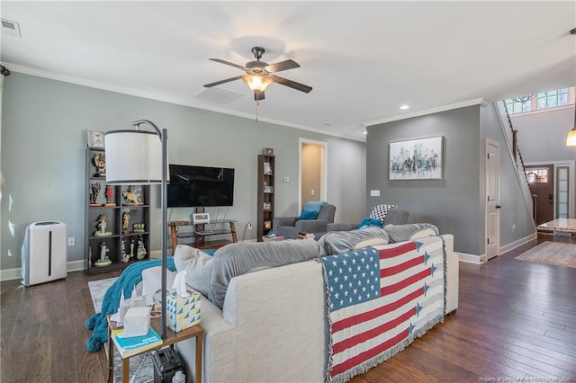 living area featuring crown molding, ceiling fan, baseboards, wood finished floors, and recessed lighting