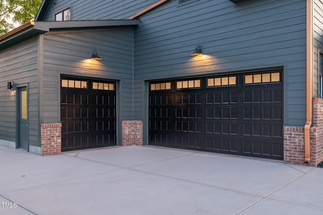 8620 Dukes Lake Rd, Zebulon, NC 27597 - garage featuring driveway