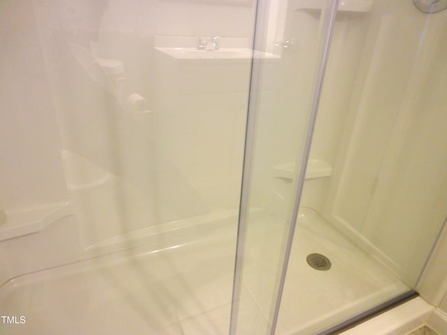 full bathroom featuring a stall shower