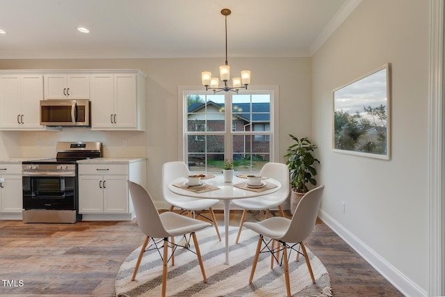 dining space featuring baseboards, light wood-style floors, recessed lighting, and a chandelier