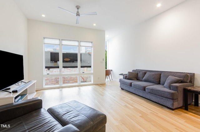 living area featuring light wood-style flooring, ceiling fan, and recessed lighting