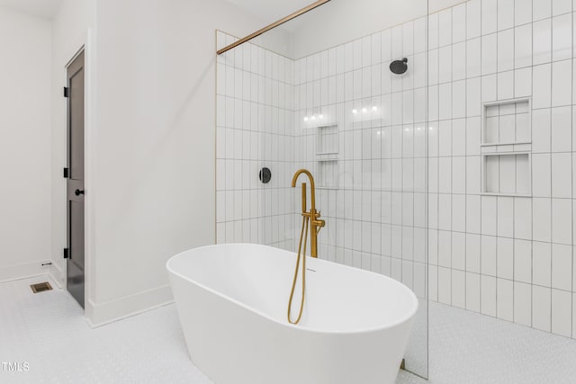 full bath with visible vents, a freestanding tub, baseboards, and a walk in shower