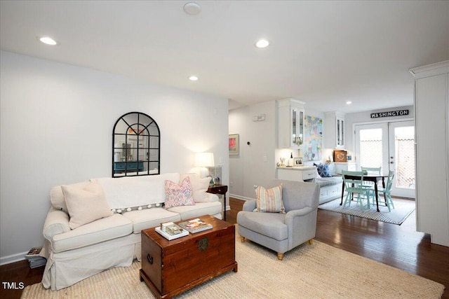 living room featuring light wood-style flooring, baseboards, and recessed lighting