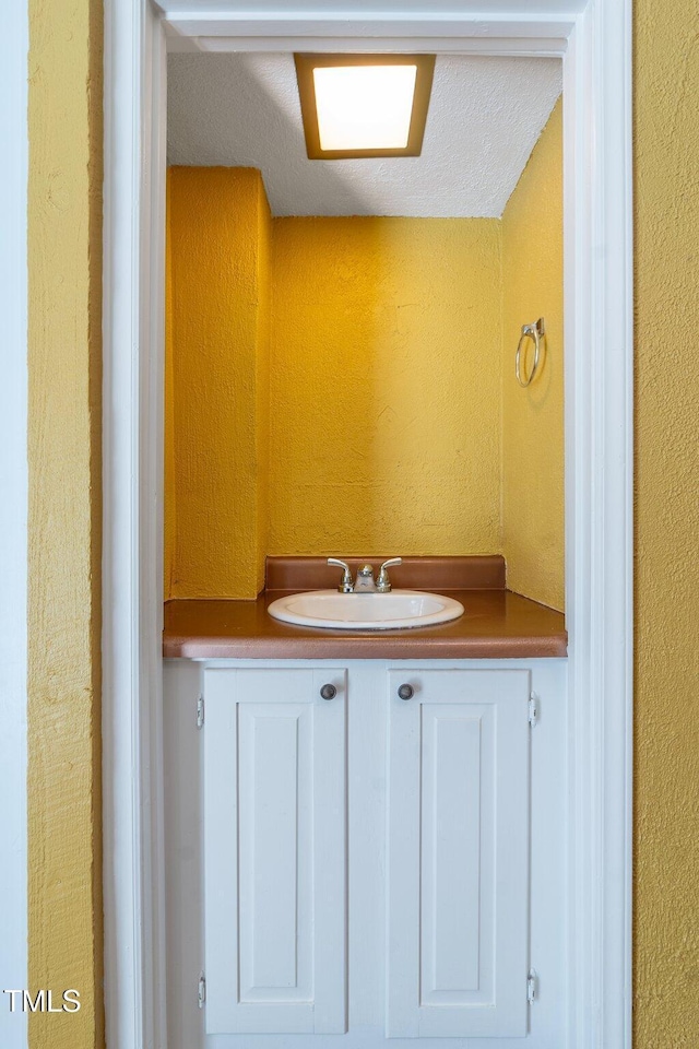 1302 Hermitage Rd, Sanford, NC 27330 - bathroom with a textured wall and vanity