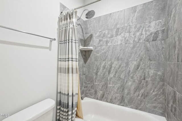 5616 Horsewalk Cir, Raleigh, NC 27606 - full bath featuring toilet and shower / bath combo with shower curtain