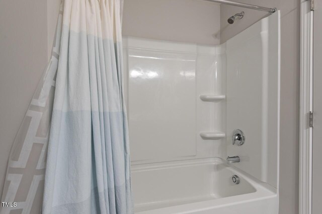 bathroom with shower / bath combo
