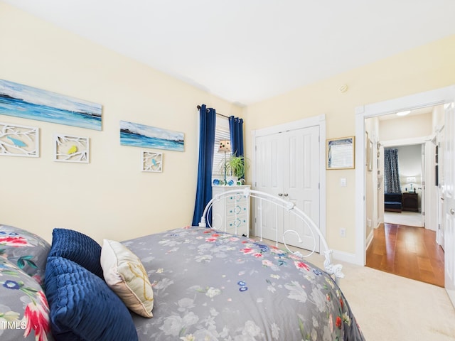 bedroom featuring baseboards, carpet flooring, and a closet