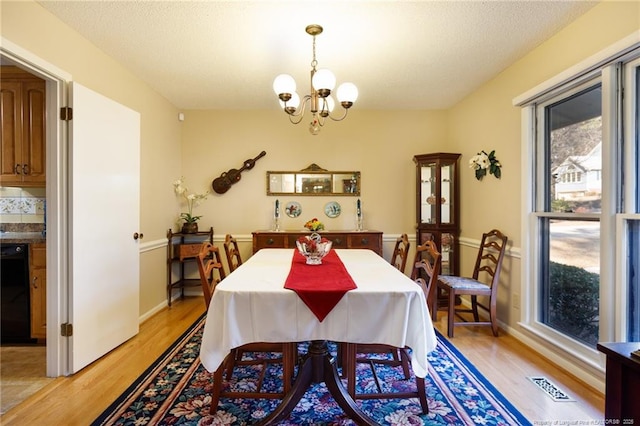 2427 Colgate Dr, Fayetteville, NC 28304 - dining room with baseboards, visible vents, light wood-type flooring, and an inviting chandelier
