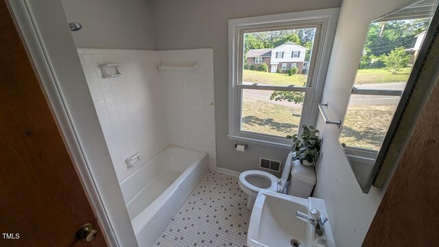 5240 Chesapeake Rd, Fayetteville, NC 28311 - bathroom featuring baseboards and toilet