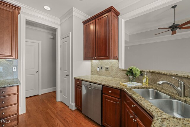kitchen with dishwasher, a sink, light wood-type flooring, a ceiling fan, and backsplash
