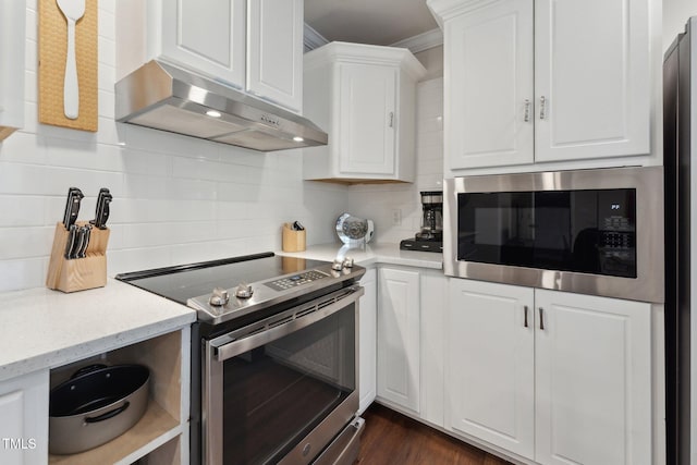 kitchen with under cabinet range hood, decorative backsplash, built in microwave, and electric stove