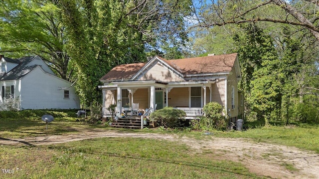 410 Halifax St, Warrenton, NC 27589 - bungalow featuring a porch and a front lawn