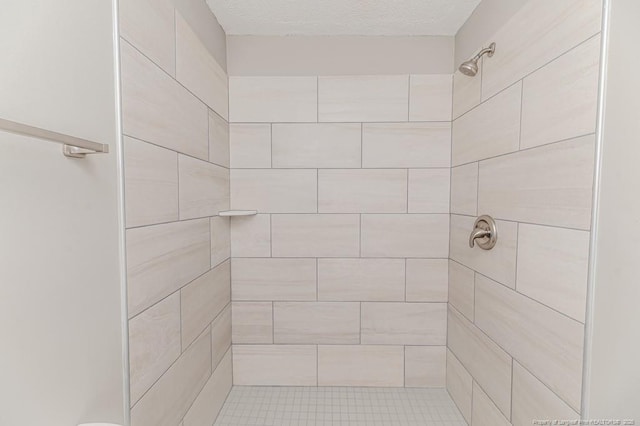 full bathroom featuring a tile shower