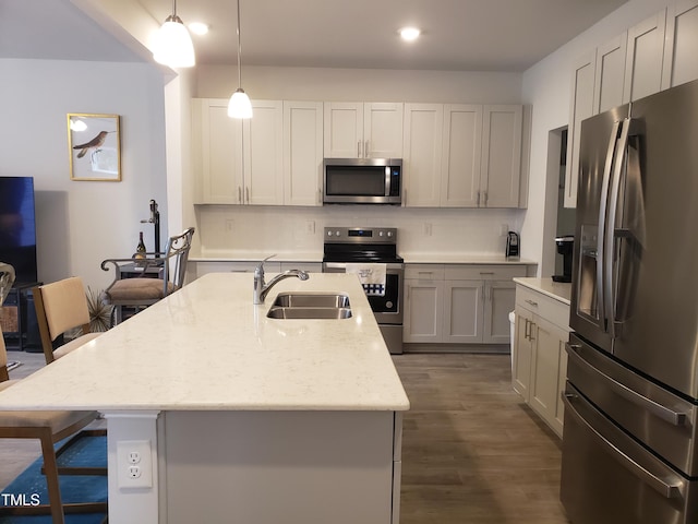 17 Verona Dr, Clayton, NC 27527 - kitchen featuring appliances with stainless steel finishes, dark wood-style flooring, a sink, a breakfast bar area, and backsplash