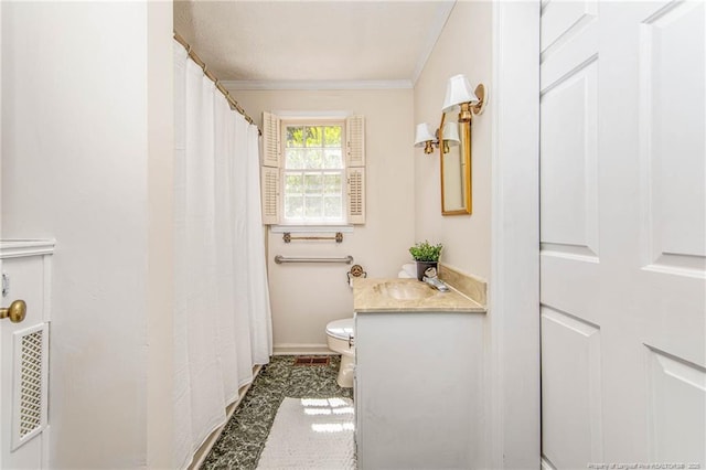 full bathroom featuring toilet, curtained shower, baseboards, vanity, and ornamental molding
