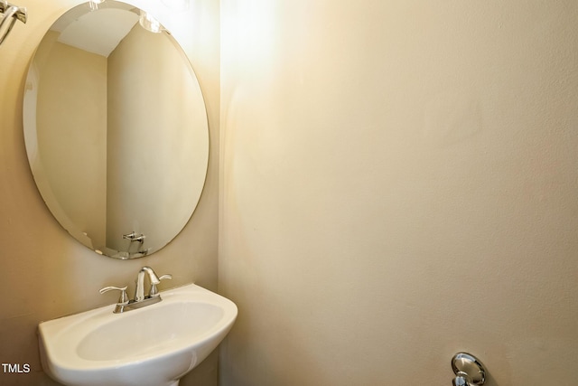 3316 Perkins Ridge Rd, Raleigh, NC 27610 - bathroom featuring a sink