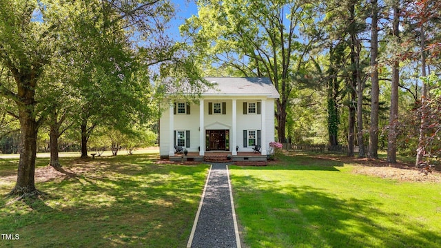 view of front facade with a front lawn and covered porch