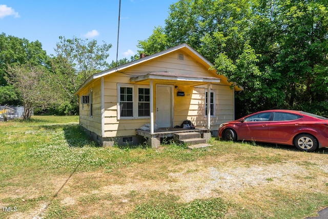 105 E Cole St, Dunn, NC 28334 - bungalow-style house featuring crawl space and a front yard