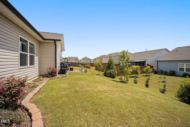 view of yard with a residential view