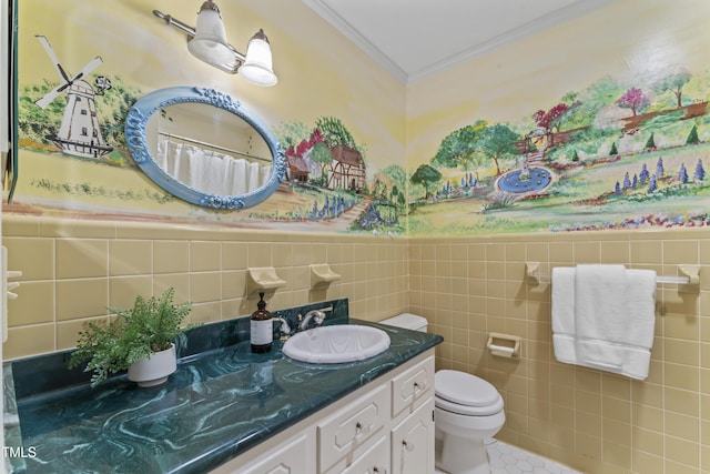 3911 Hope Valley Rd, Durham, NC 27707 - full bathroom featuring ornamental molding, vanity, toilet, wainscoting, and a shower with curtain