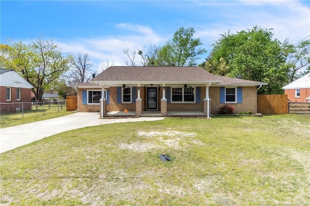 5213 Palmetto Ln, Fayetteville, NC 28304 - single story home with a ceiling fan, driveway, a front yard, and fence