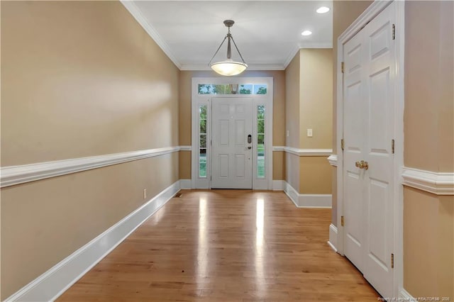 entrance foyer featuring recessed lighting, ornamental molding, baseboards, and light wood-type flooring