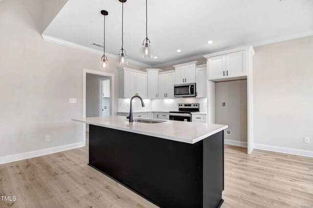 186 Gumtop Dr, Zebulon, NC 27597 - kitchen with appliances with stainless steel finishes, a sink, ornamental molding, light countertops, and light wood-style flooring