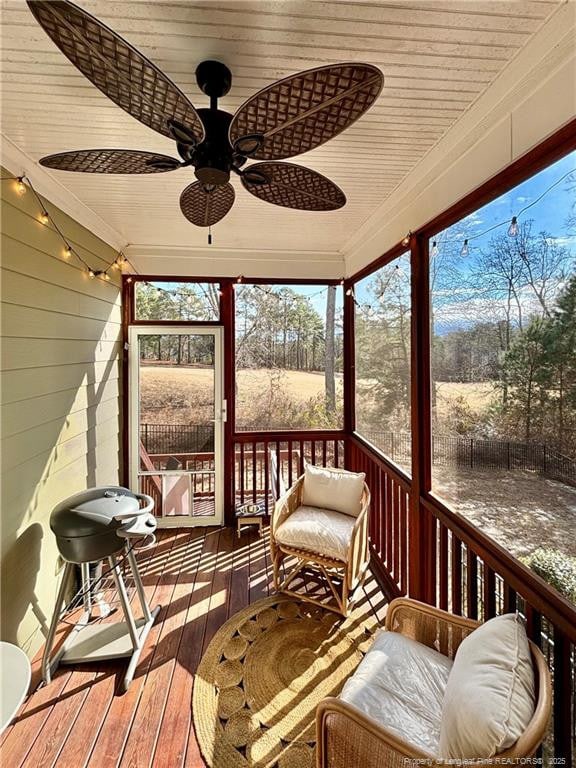 sunroom / solarium with ceiling fan