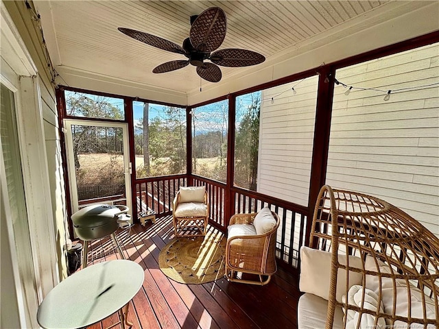 sunroom / solarium with ceiling fan