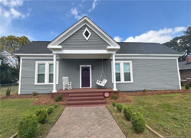 view of front facade with covered porch and a front lawn