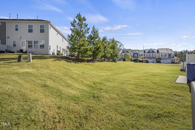 view of yard featuring a residential view