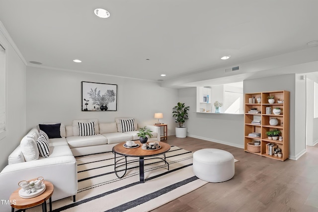 living room featuring recessed lighting, visible vents, wood finished floors, and baseboards