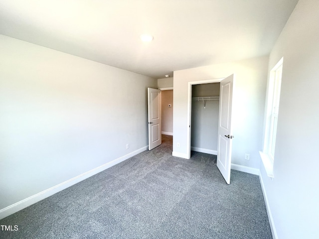 unfurnished bedroom featuring a closet, baseboards, and carpet flooring