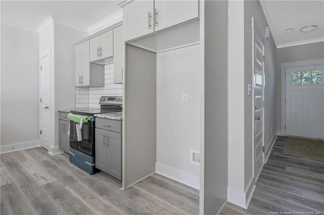 4915 High Branch Ct, Stedman, NC 28391 - kitchen featuring electric range, crown molding, light wood-type flooring, gray cabinetry, and tasteful backsplash