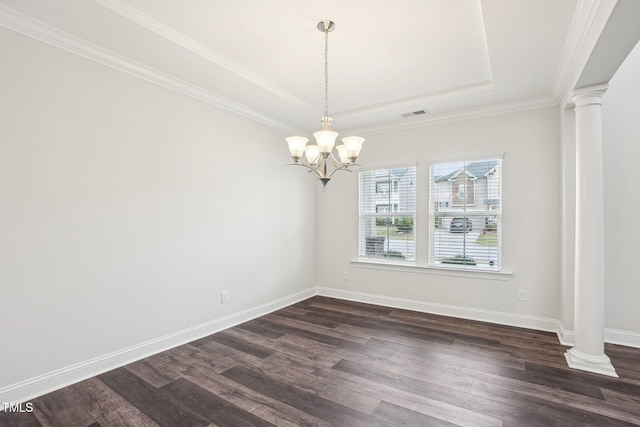 spare room with dark wood-style flooring, a chandelier, ornate columns, baseboards, and a tray ceiling
