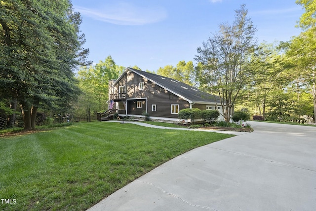 view of front of house featuring a front yard