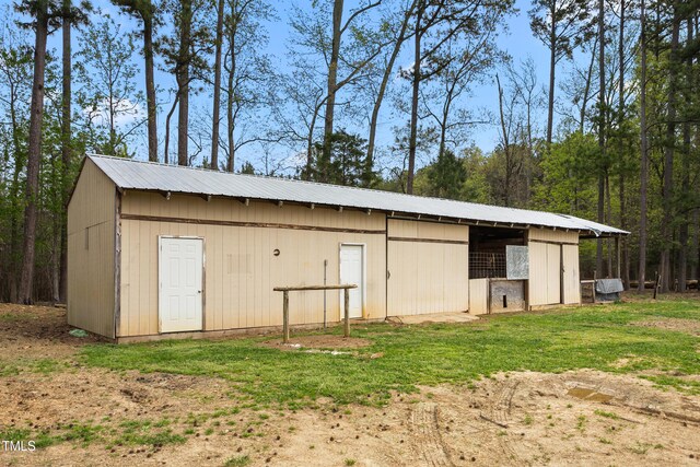 view of pole building with a yard