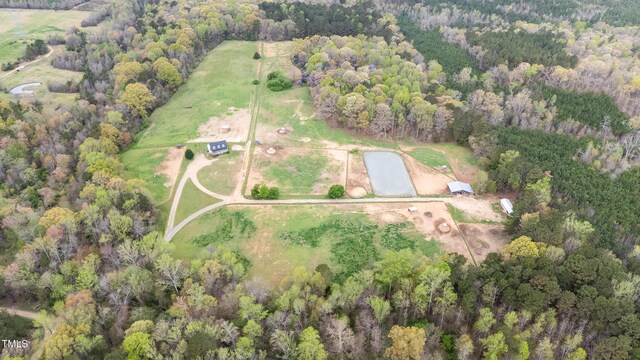 birds eye view of property featuring a forest view