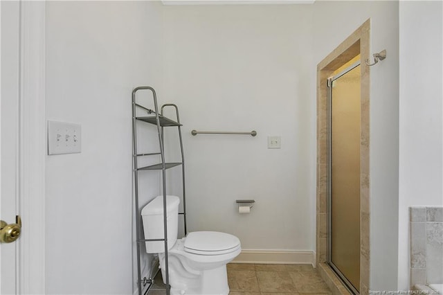 full bathroom featuring tile patterned floors, toilet, a stall shower, and baseboards