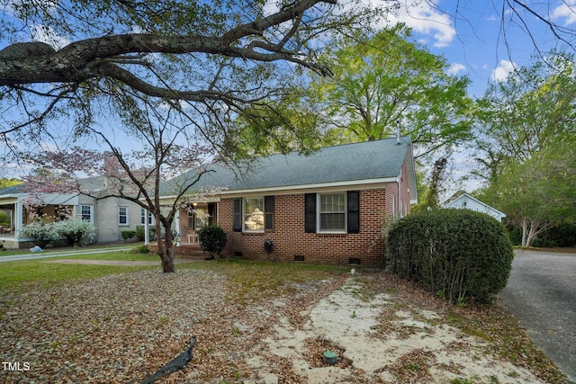 418 S 2nd St, Smithfield, NC 27577 - ranch-style house featuring roof with shingles, brick siding, and crawl space