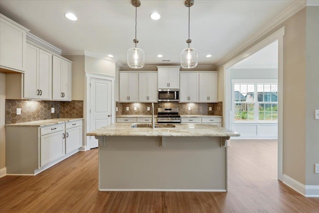 1075 Fairhaven Dr Lot 51, Mebane, NC 27302 - kitchen with stainless steel appliances, crown molding, a sink, light wood-style flooring, and white cabinetry