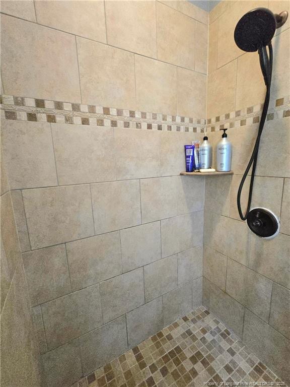 921 Satinwood Ct, Fayetteville, NC 28312 - full bathroom featuring tiled shower